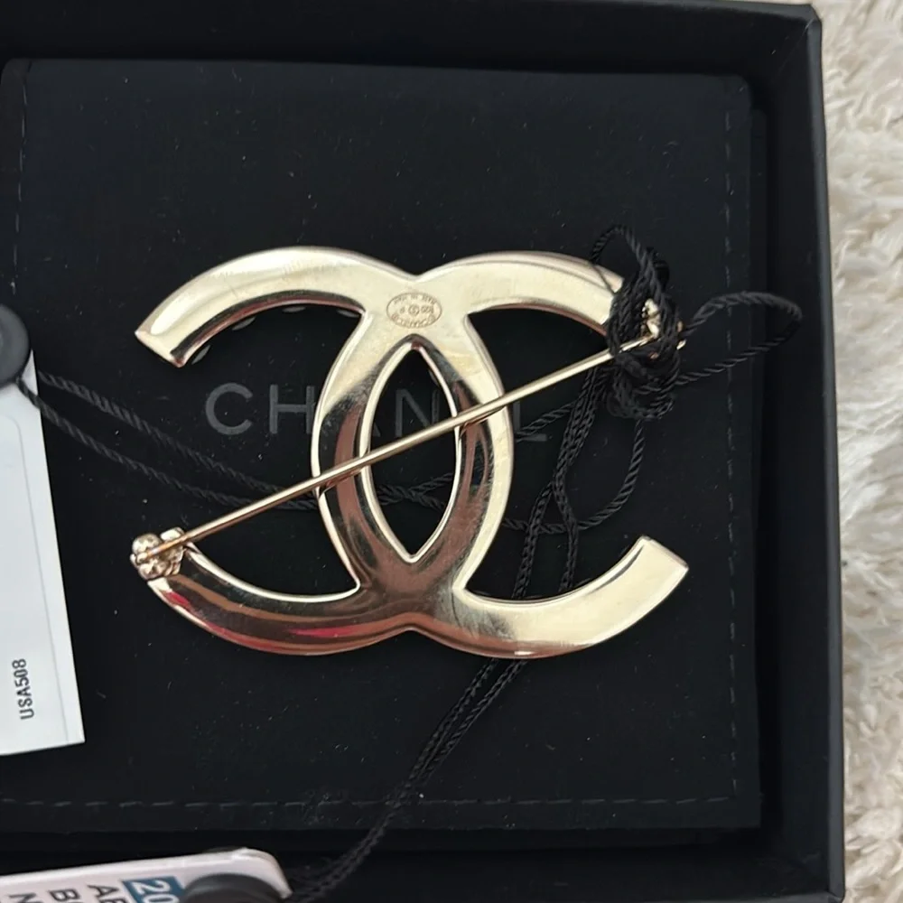Pearl Crystal Bright Young Thing CC Brooch Gold - Picture 3 of 4